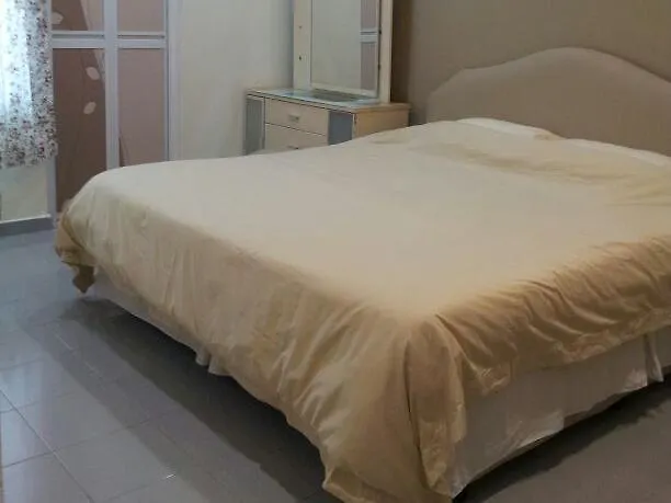 Carols Guesthouse Near Jonker And Satay Celup Malacca